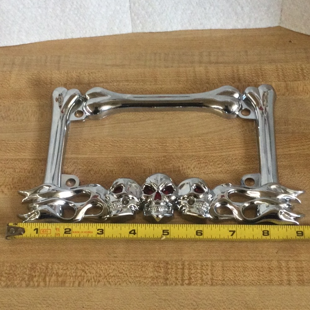 New Pilot Automotive Motorcycle Skull - Flames License Frame